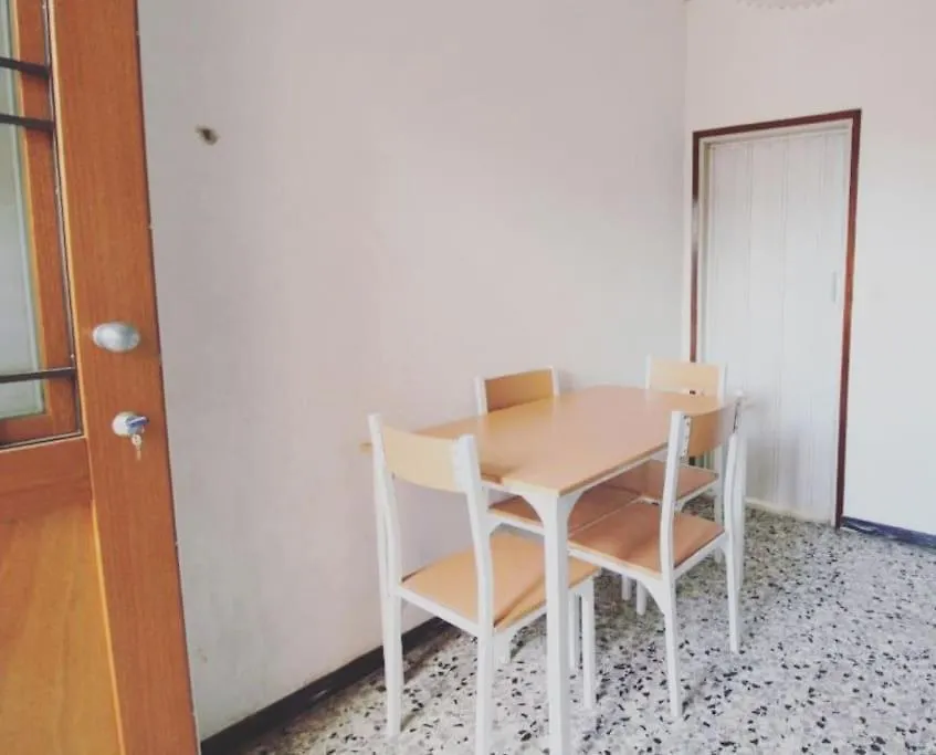 Appartamento Rosso - Over The Rainbow Apartments - Lido Di Jesolo -4 Posti Letto