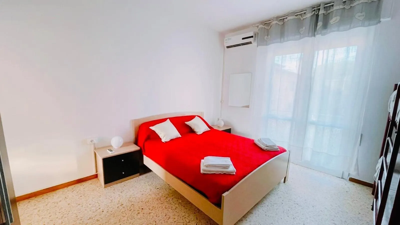 Appartamento Rosso - Over The Rainbow Apartments - Lido Di Jesolo -4 Posti Letto