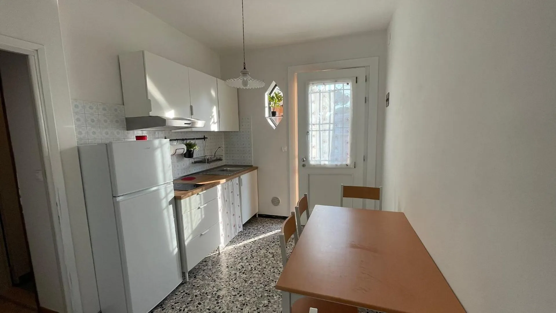 Appartamento Rosso - Over The Rainbow Apartments - Lido Di Jesolo -4 Posti Letto