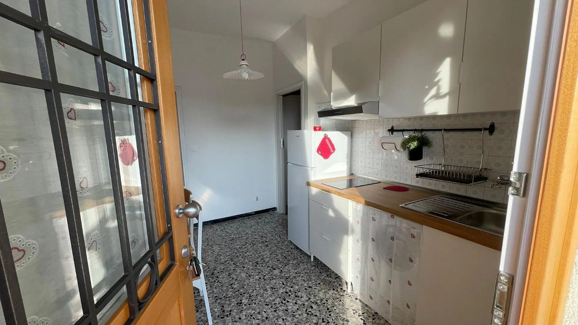 Appartamento Rosso - Over The Rainbow Apartments - Lido Di Jesolo -4 Posti Letto Italy